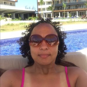 Meet your Posher, Yvette